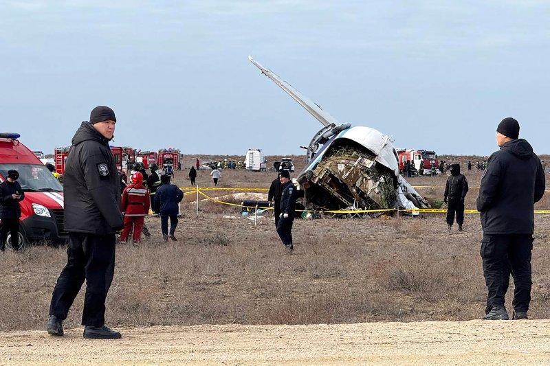 Тела всех 38 погибших при крушении самолета в Казахстане обнаружены