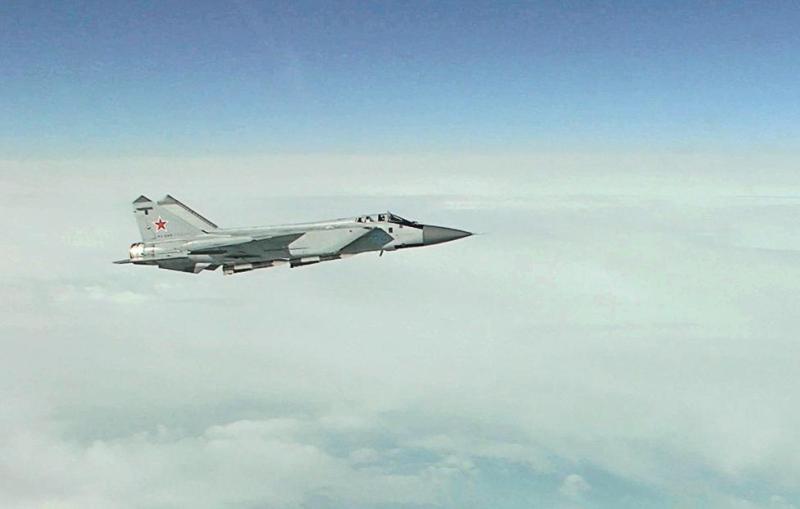 МиГ-31 не допустил нарушения госграницы РФ бомбардировщиками ВВС США