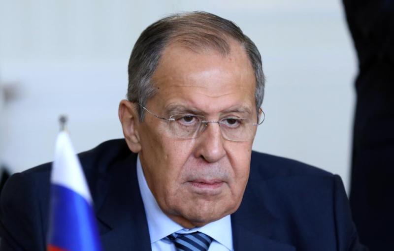 Лавров дал совет Макрону "употреблять голову" на более безопасные для Европы мысли