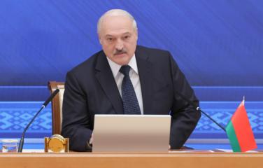 Лукашенко призвал белорусские СМИ "усилить пропаганду и контрпропаганду"