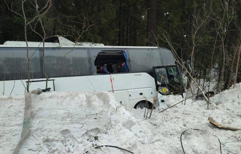 В Свердловской области при ДТП с автобусом хоккейной команды погибли четыре человека