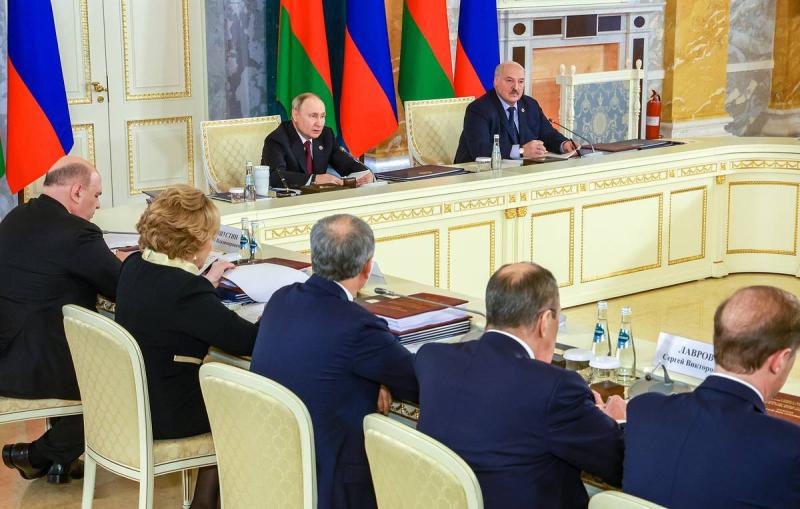 Путин и Лукашенко одобрили 15 документов о развитии Союзного государства