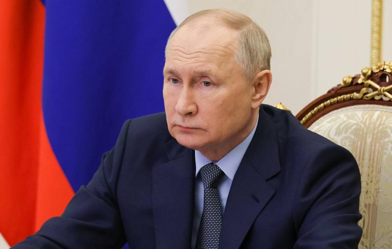 Путин: многодетность должна стать нормой жизни в России