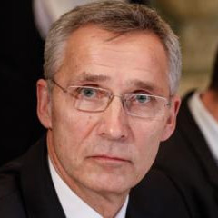 Столтенберг заявил, что Украина уже может бить по военным объектам в России