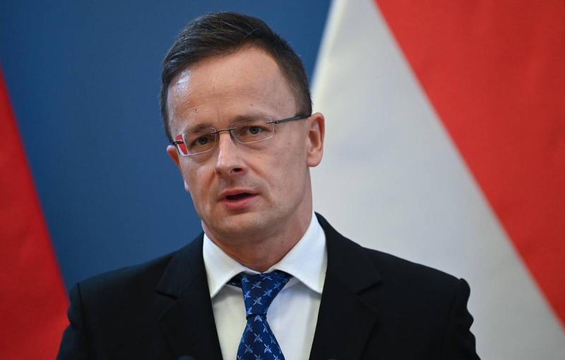 Сийярто назвал безумной идею применения Киевом западного оружия для ударов по РФ