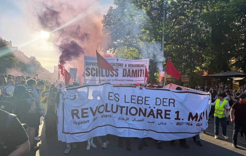 В Берлине проходит первомайская демонстрация левых сил
