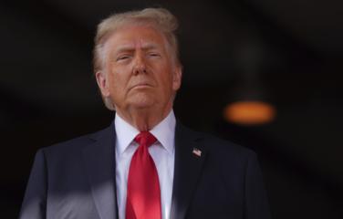 Явлинский полагает, что Трамп бросил вызов американскому устройству