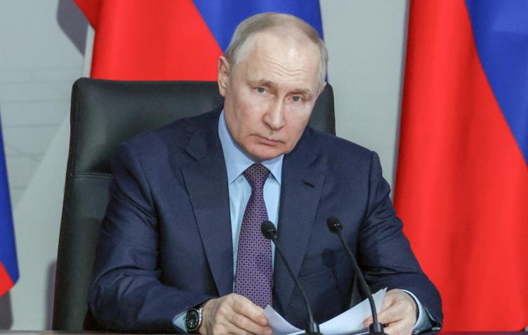Путин поделился, что просыпается по утрам без будильника