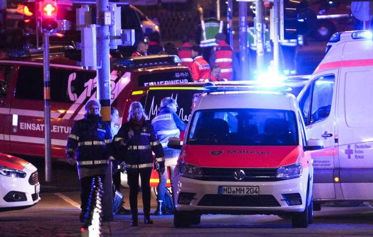 Bild: как минимум шесть человек пострадали при наезде автомобиля в Штутгарте