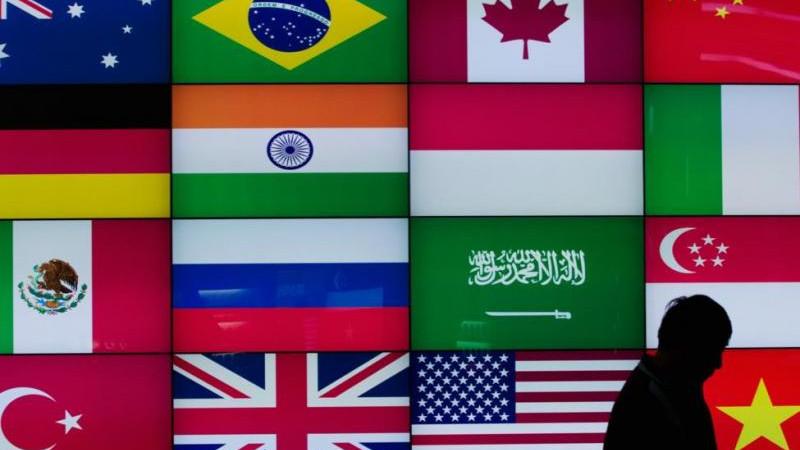 Песков: Россия будет представлена на саммите 