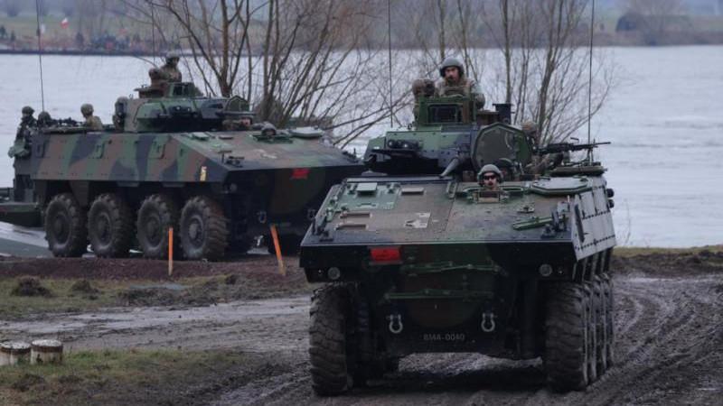 СВР: Франция ищет варианты прямого участия в украинском конфликте