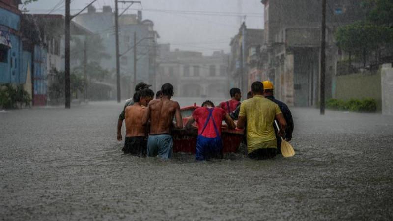 В Индонезии число жертв наводнений увеличилось до 702 человек