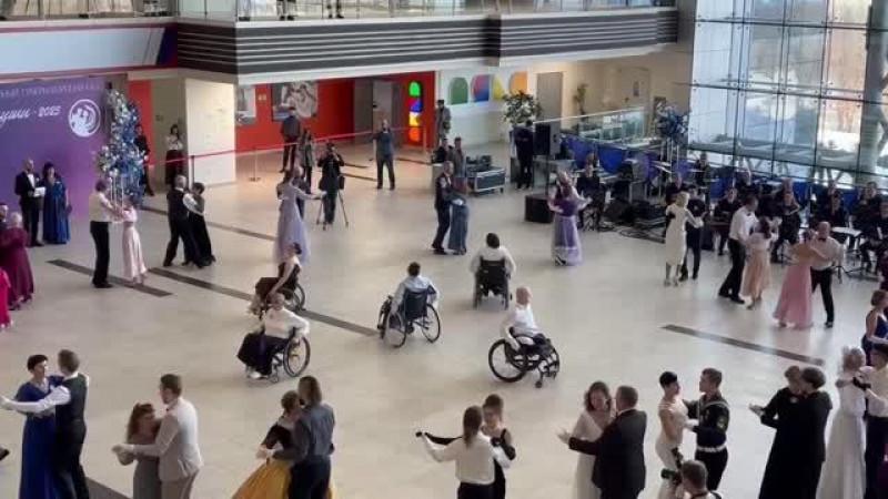 В Приморском крае прошел первый Губернаторский бал для людей с инвалидностью