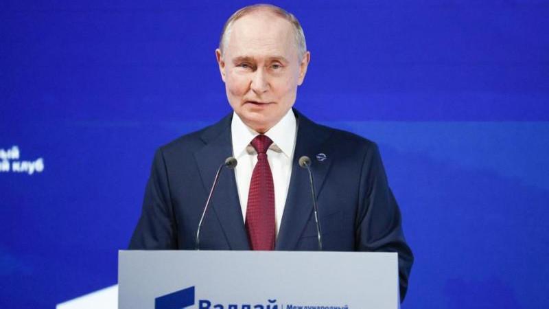Президент РФ пошутил над названием ракеты "Орешник"