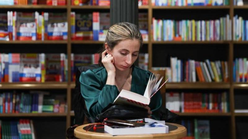 "Строки" назвали самых популярных авторов книг у россиян за 2025 год