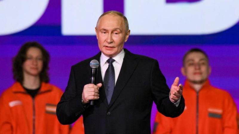 Президент России вручил Анне Плужниковой премию "Волонтер года"