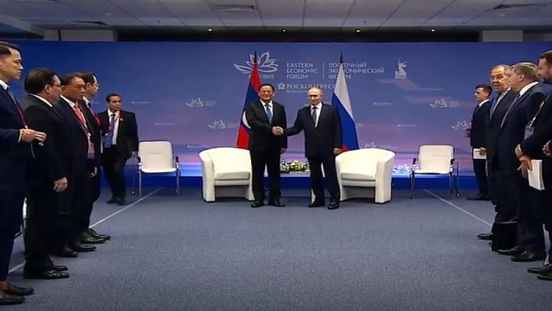 Путин провел переговоры с премьер-министром Лаоса