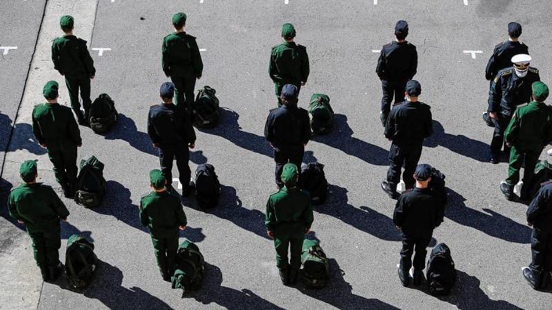 Президент РФ подписал закон о круглогодичном призыве