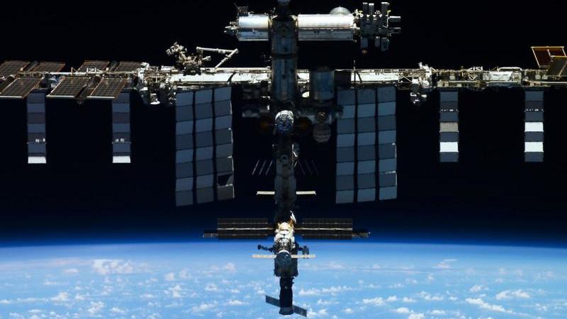 Космонавты поздравили россиян с Днем народного единства