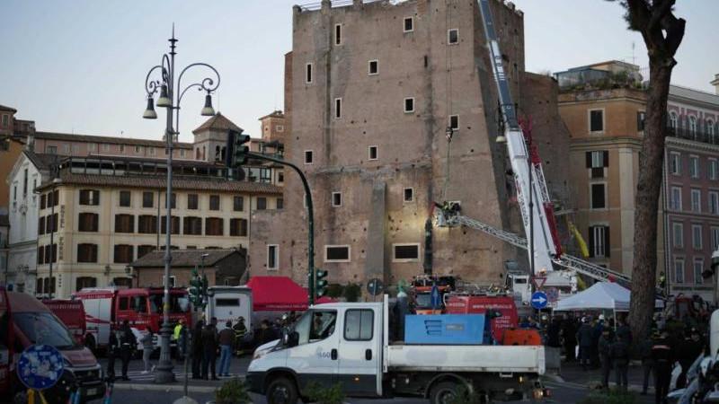 Скончался оказавшийся под завалами башни в Риме румынский рабочий