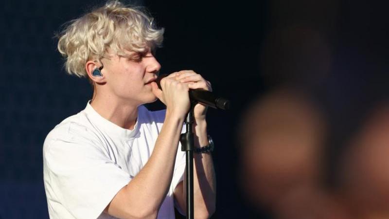 "Артистом года" по версии "Яндекс музыки" стал Ваня Дмитриенко