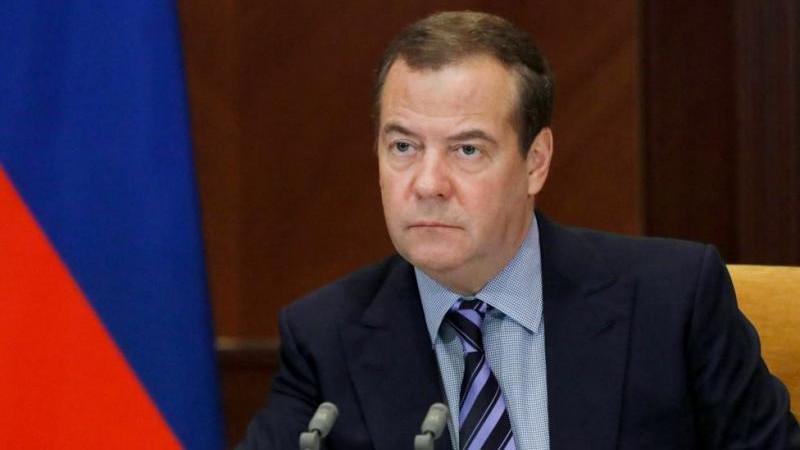 Медведев пригрозил Евросоюзу репарациями в натуральной форме