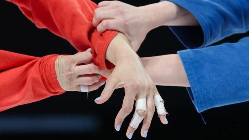 Российским самбистам вернули право участвовать в соревнованиях под флагом страны