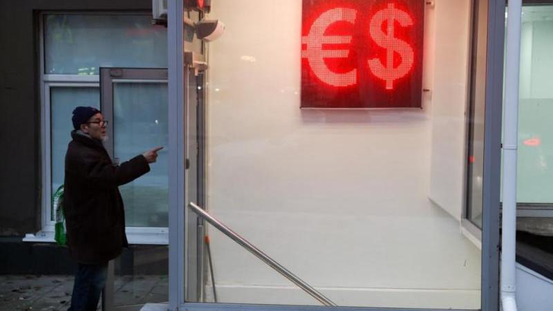 Курс доллара на Forex впервые с мая 2023 года опускался ниже 76 рублей