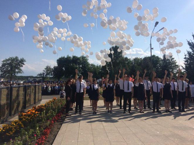 Мишустин почтил память жертв теракта в школе №1 Беслана