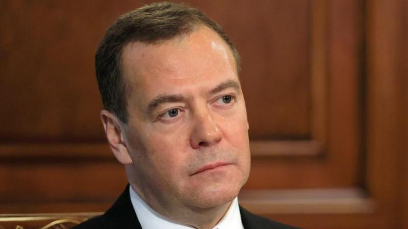 Медведев заявил, что США вынудили РФ задуматься о ядерных испытаниях