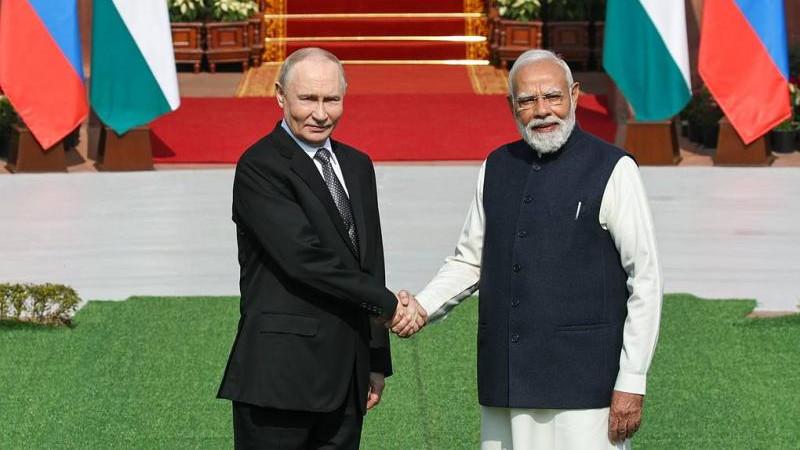 Моди подарил Путину книгу "Бхагавадгита" на русском