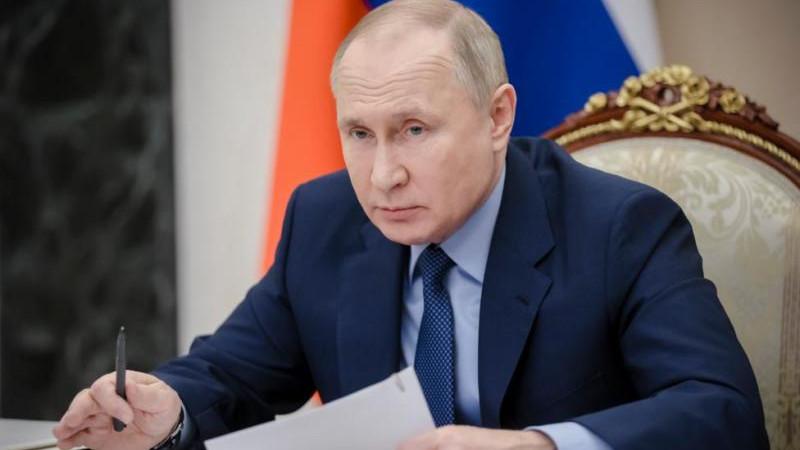 На прямую линию Путина поступило уже свыше 100 тыс. обращений