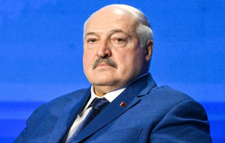 Лукашенко: внешние силы хотят стереть память о Великой Отечественной войне