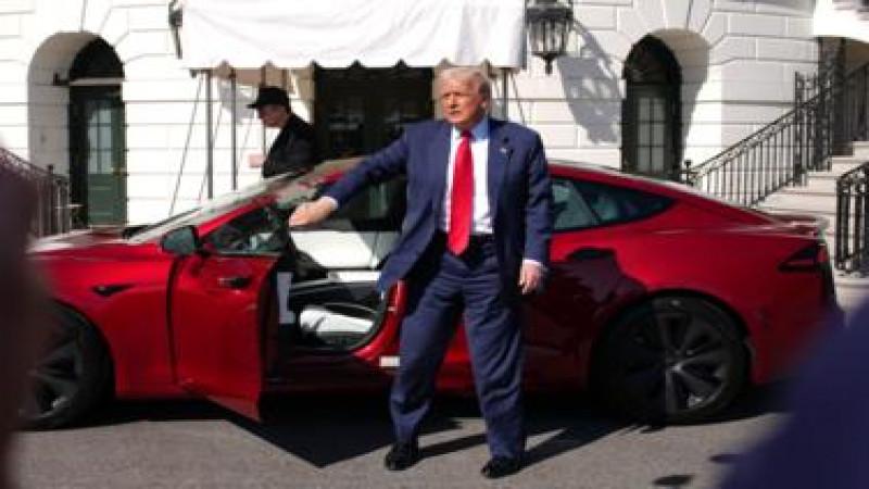 WP: Трамп намерен избавиться от своего автомобиля Tesla