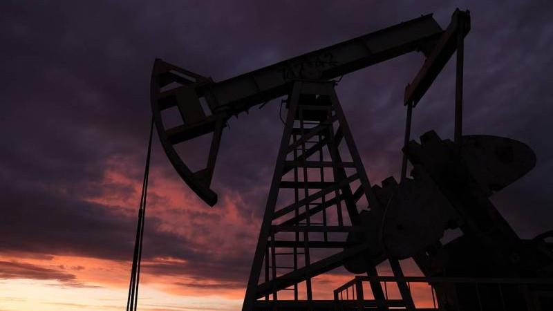 Цена нефти Brent впервые с 22 октября опустилась ниже $63