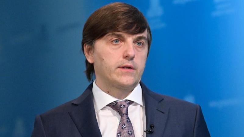 Кравцов отметил, что школы могут сами устанавливать расписание уроков