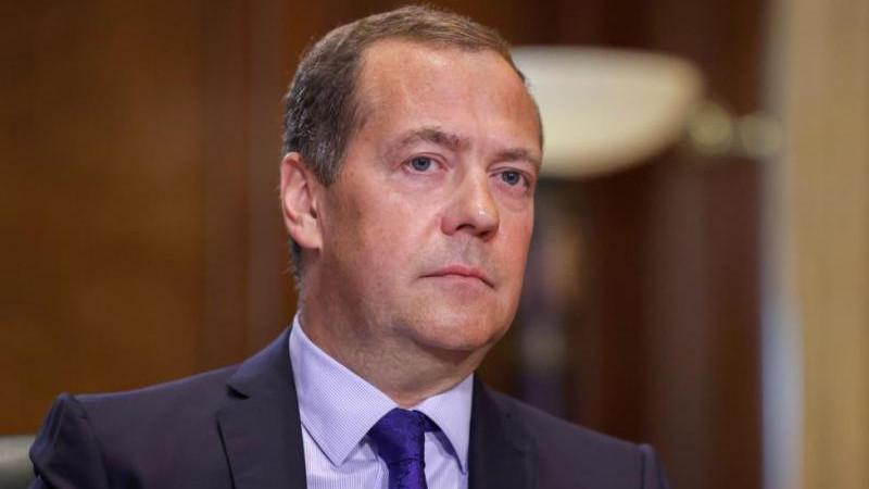 Медведев отметил, что для фон дер Ляйен "начинается спидошлиц и краснофай"