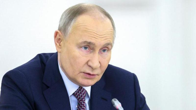 Путин уверен, что его дружная команда может все
