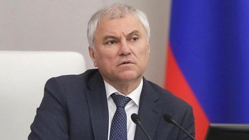 Володин отметил, что Россия благодаря Путину встала с колен