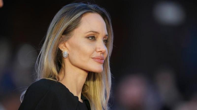 Telegraph: визит Джоли в Херсон едва не превратился в хаос из-за задержания охранника