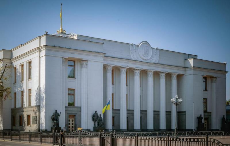 В Киеве родные военных провели митинг у зданий Генштаба и Рады