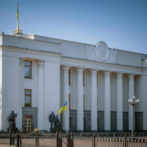 В Киеве родные военных провели митинг у зданий Генштаба и Рады