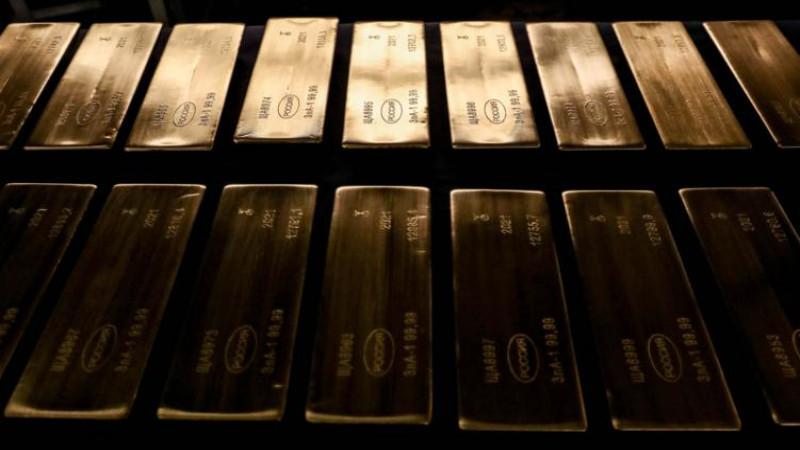 Цена фьючерса на золото впервые с 30 июня опустилась ниже $3 300