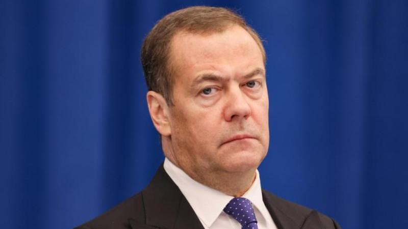 Медведев отметил, что Россия больше не будет "миндальничать" с Финляндией