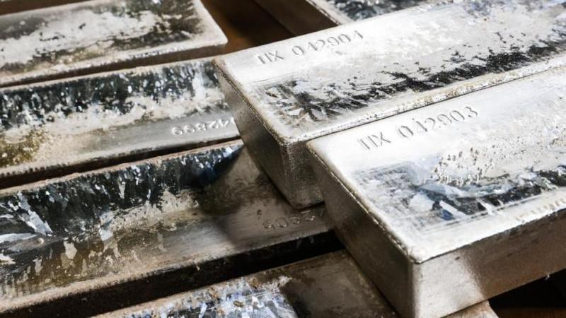 Цена серебра впервые с 29 апреля 2011 года поднялась выше $49