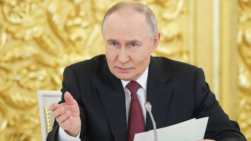 Путин: поддержка семей должна расти на каждого следующего ребенка