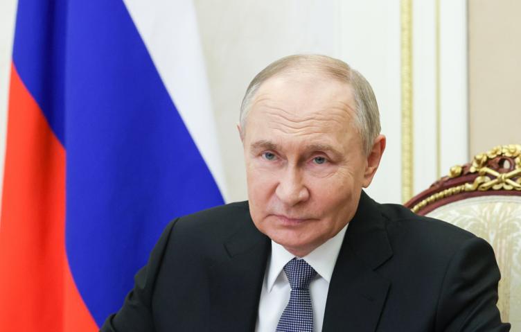 Президент РФ пообщался с военными КНДР после парада