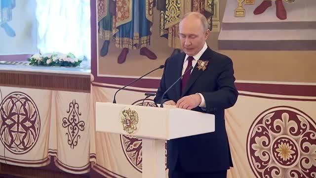Путин на приеме по случаю 80-летия Победы поднял тост за поколение победителей