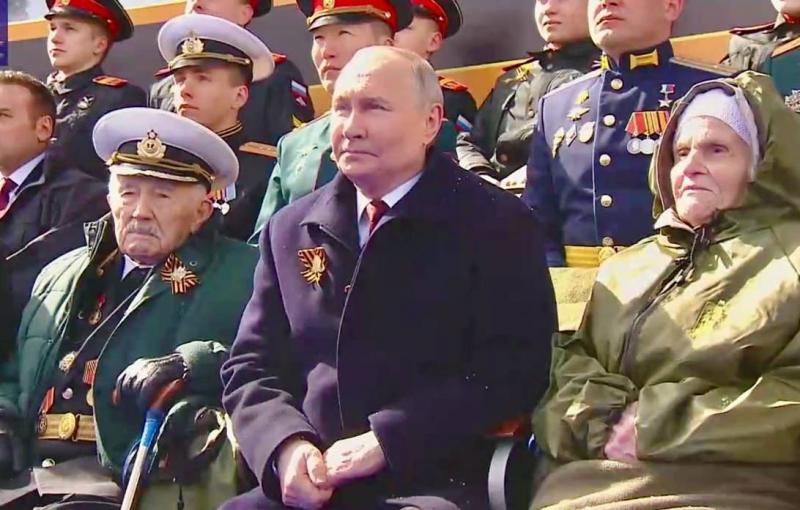 Путин открывает парад Победы на Красной площади