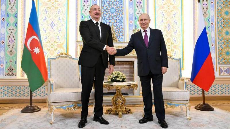 Песков заявил, что Путин и Алиев обсуждали "все острые проблемы"